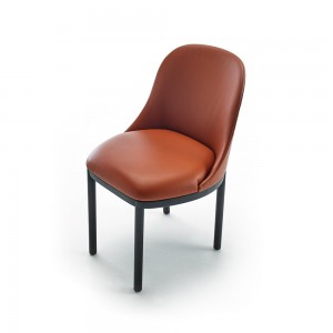 Silla Aleta base madera de Viccarbe.