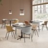 Silla Funda con base metálica de Viccarbe. Diseño ideal para espacios interiores. 