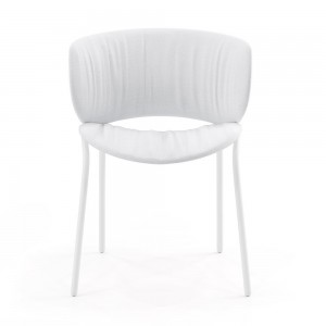 Silla Funda con base metálica de Viccarbe. Diseño ideal para espacios interiores. 