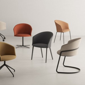 Sillón tapizado Copa patas madera de Viccarbe. Mobiliario de diseño moderno.
