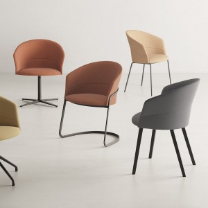 Sillón tapizado Copa patas madera de Viccarbe. Mobiliario de diseño moderno.