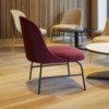 Butaca base metálica de diseño Aleta para espacios privados de Viccarbe.