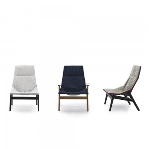 Butaca Ace con base madera de Viccarbe. Mobilario moderno para contract.