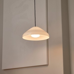 Lámpara suspensión Pao Glass Hay. Lámparas de diseño de calidad Nórdica.
