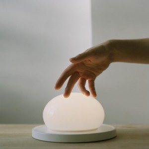 Lámpara sobremesa Bolita de Marset. Lámparas de diseño. Lámparas modernas.