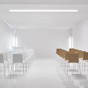 Silla Klip de Viccarbe. Mobilario de diseño moderno para contract.