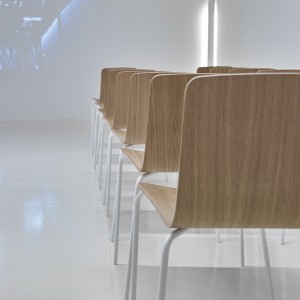 Silla Klip de Viccarbe. Mobilario de diseño moderno para contract.