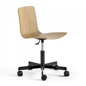 Silla Klip de Viccarbe. Mobilario de diseño moderno para contract. Con ruedas