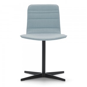 Silla Klip de Viccarbe. Mobilario de diseño moderno para contract. Tapizado