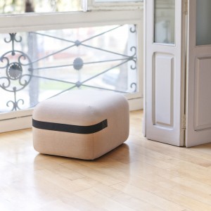 Pouf Season de Viccarbe. Diseño cuadrado moderno ideal para contract. 