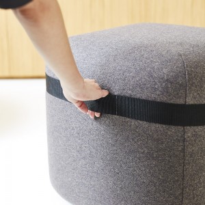 Pouf Season de Viccarbe. Diseño cuadrado moderno ideal para contract. 