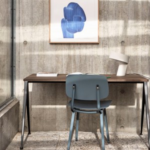 Lámpara de sobremesa Slant de Hay. Diseño de lámparas para salón o estudio.