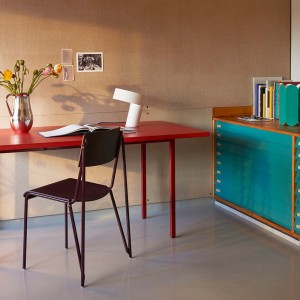 Lámpara de sobremesa Slant de Hay. Diseño de lámparas para salón o estudio.