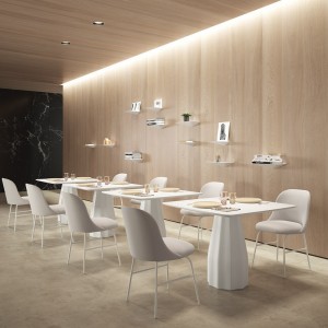 Mesa Burin comedor de Viccarbe. Mobilario de diseño para interiores. Hecha en madera tallada.