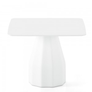 Mesa Burin comedor de Viccarbe. Mobilario de diseño para interiores. Hecha en madera tallada.