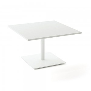 Mesa centro Stan cuadrada de Viccarbe. Mobilario de diseño moderno de  interior.
