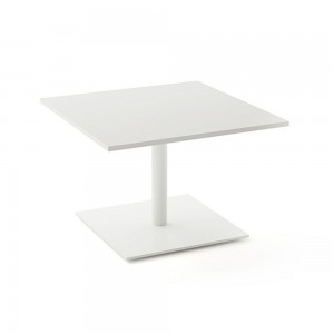Mesa centro Stan cuadrada de Viccarbe. Mobilario de diseño moderno de  interior.