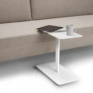 Mesa auxiliar moderna Serra de Viccarbe. Mobilario para contract o salón.