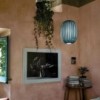 Lámpara suspensión Pod de Luzifer. Pod la luz fresca, realizada en tiras de chapa de madera.