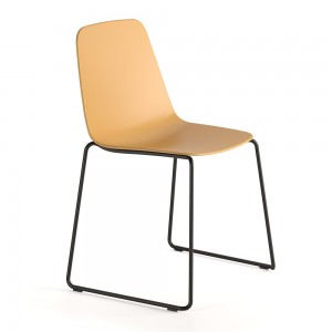 Silla Maarten plástico con base de acero. Mobilario ideal para interiores.