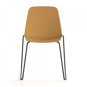Silla Maarten plástico con base de acero. Mobilario ideal para interiores.