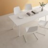 Silla Maarten plástico con base de acero. Mobilario ideal para interiores.