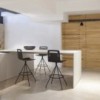 Taburete giratorio Klip madera de Viccarbe. Mobilario para interiores.