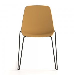 Silla Maarten plástico. Mobilario moderno ideal para exteriores. Hecha de materiales reciclables.