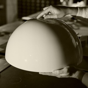 Lámpara pie Fontana Alta 2021 de SantaCole. Lámparas de diseño moderno y elegante.