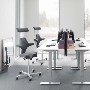 Silla HAG Capisco 8107 con cabezal de Hag. Sillas de oficina modernas.