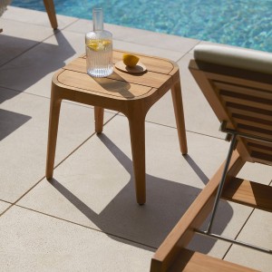 Mesa auxiliar Paralel de Point. Muebles de exterior jardín terraza.