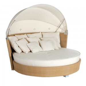 Daybed Romantic con parasol de Point. Muebles de exterior jardín terraza.