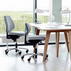 Silla Activ 202 de RH Sillas. Sillas oficina. Sillas de diseño con ruedas.