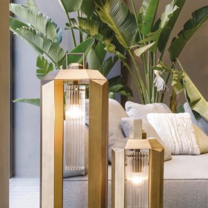 Lámpara  pie Cubo Contardi con un diseño único, moderno y elegante.