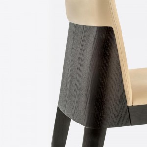 Silla Allure 735 de Pedrali. Sillas de diseño. Sillas modernas tapizadas.