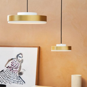 Lámpara suspensión Discus Contardi con un diseño único, moderno y elegante.