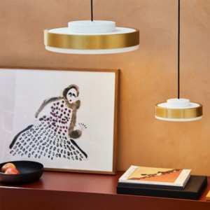 Lámpara suspensión Discus Contardi con un diseño único, moderno y elegante.