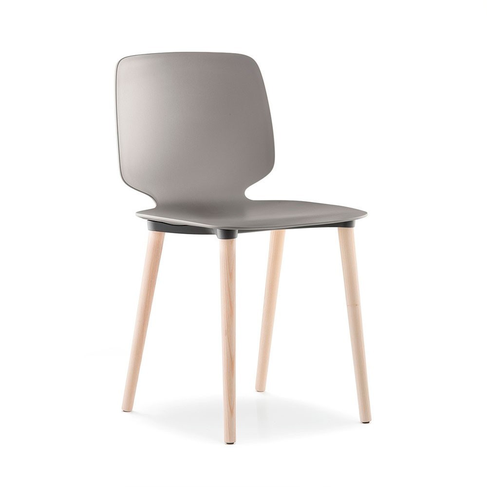 Silla Babila 2750 de Pedrali. Sillas de diseño. Sillas para comedor o contract.