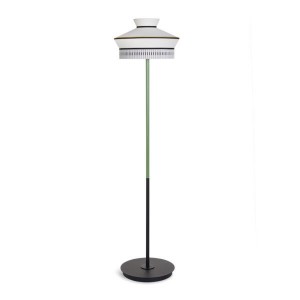 Lámpara pie Martinque exterior Contardi con un diseño único, moderno y elegante.