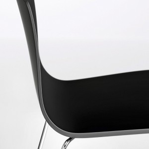Silla Aava polipropileno patas Arper. Diseño moderno para interiores.