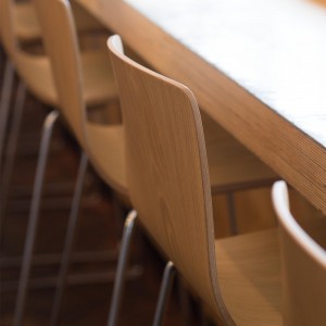 Silla Aava madera patas Arper. Sillas modernas ideales para estudio.