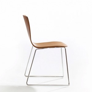 Silla Aava madera patín Arper. Sillas modernas de diseño para hogar.