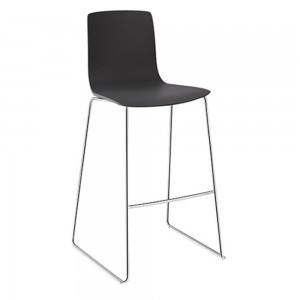 Taburete Aava Outdoor Arper. Diseño moderno ideal para contract.