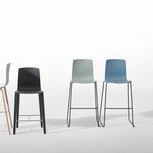 Taburete Aava Outdoor Arper. Diseño moderno ideal para contract.