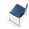 Silla Catifa 46 tapizada patín Arper. Silla de diseño ideal para contract.