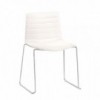 Silla Catifa 46 tapizada patín Arper. Silla de diseño ideal para contract.