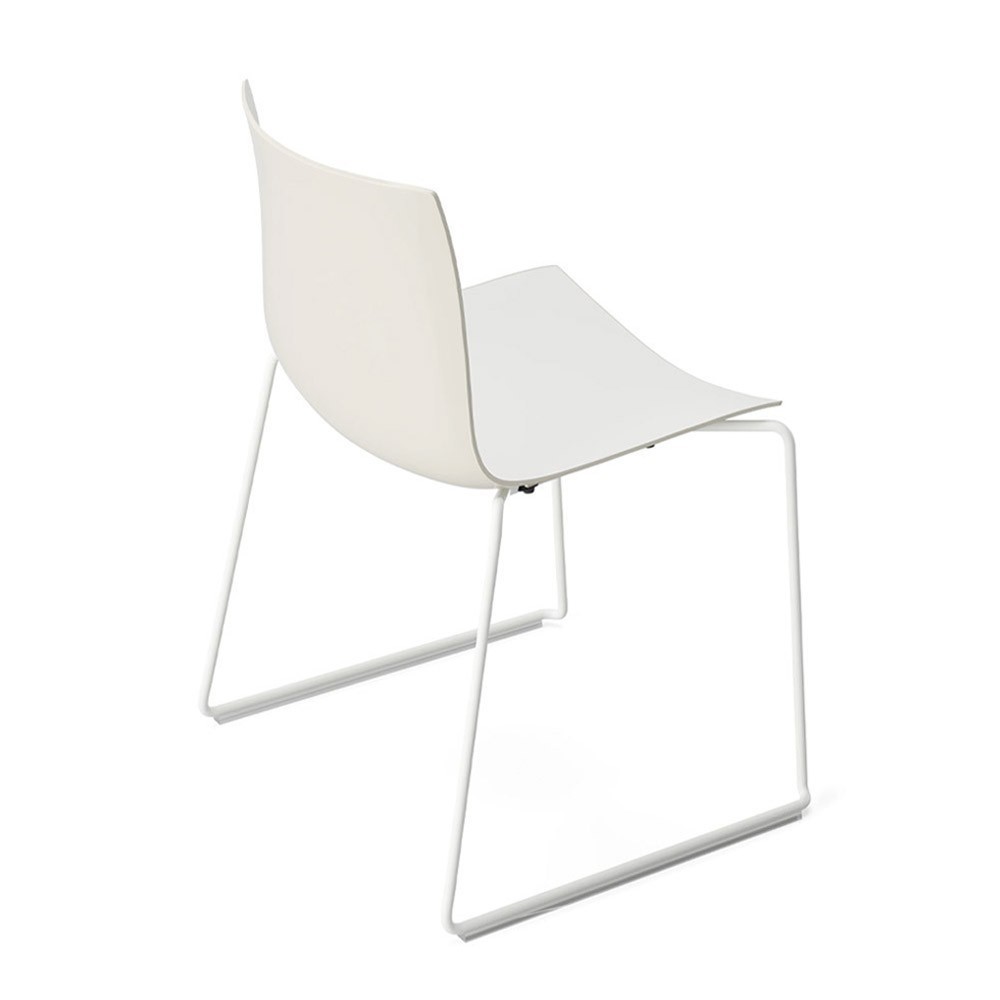 Silla Catifa 46 polipropileno patín Arper. Silla moderna para contract.