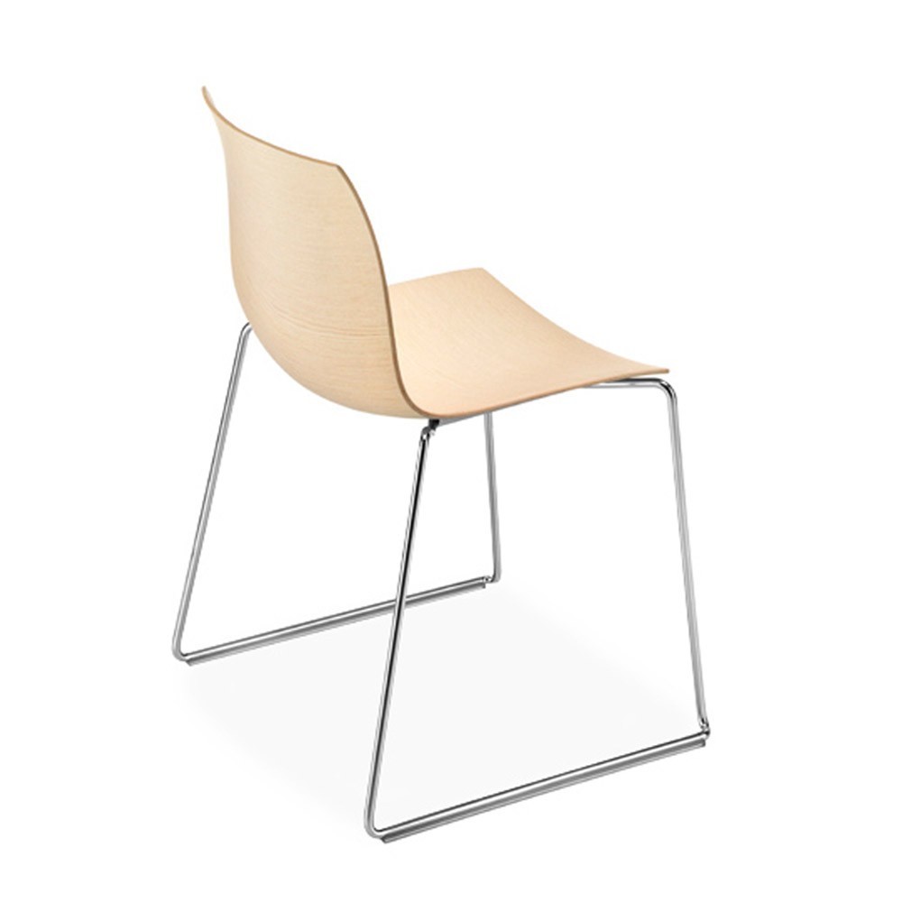 Silla Catifa 46 madera patín Arper. Mobiliario para hogar y contract.