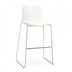 Taburete Catifa 46 tapizado patín Arper. Diseño moderno para contract.