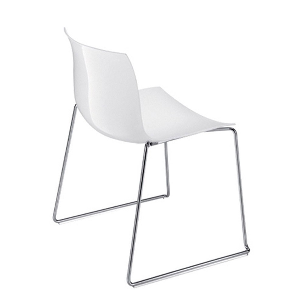 Silla Catifa 53 polipropileno patín Arper. Silla para interior y exterior.